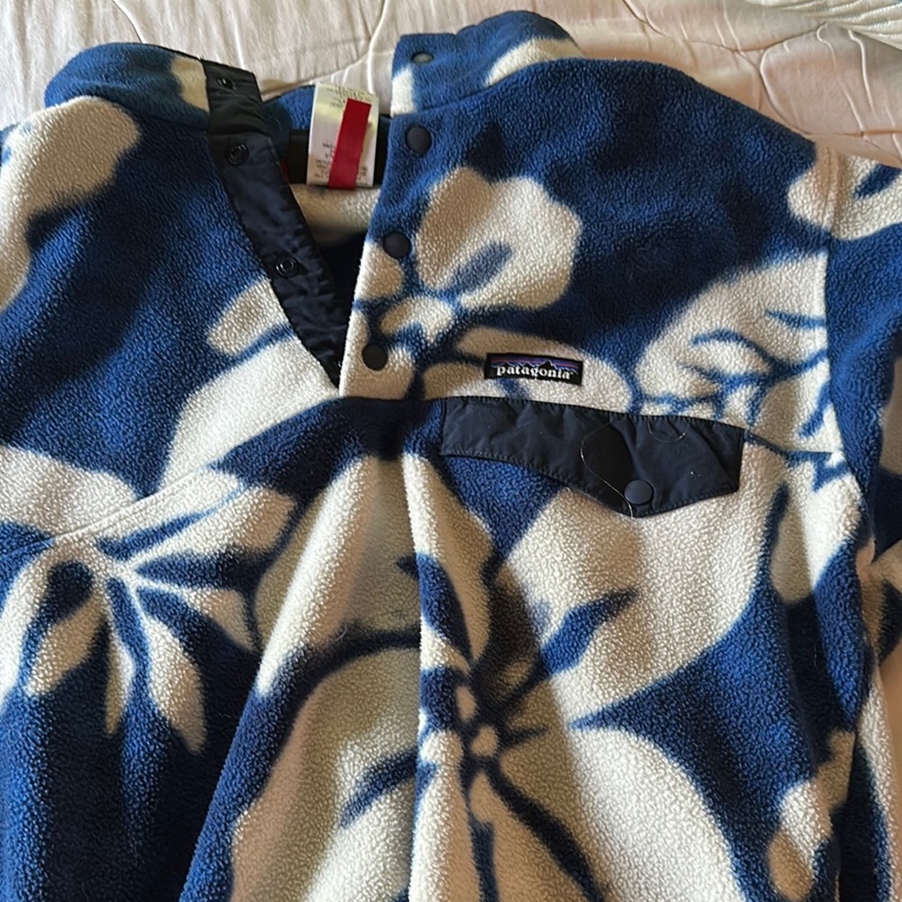 Patagonia Navy and Cream Floral Fleece Jacket